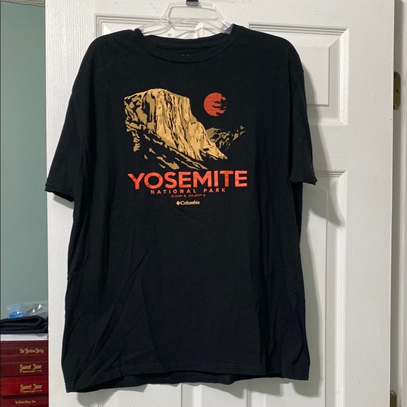 Columbia Black Yosemite Graphic T-Shirt - Picture 1 of 3